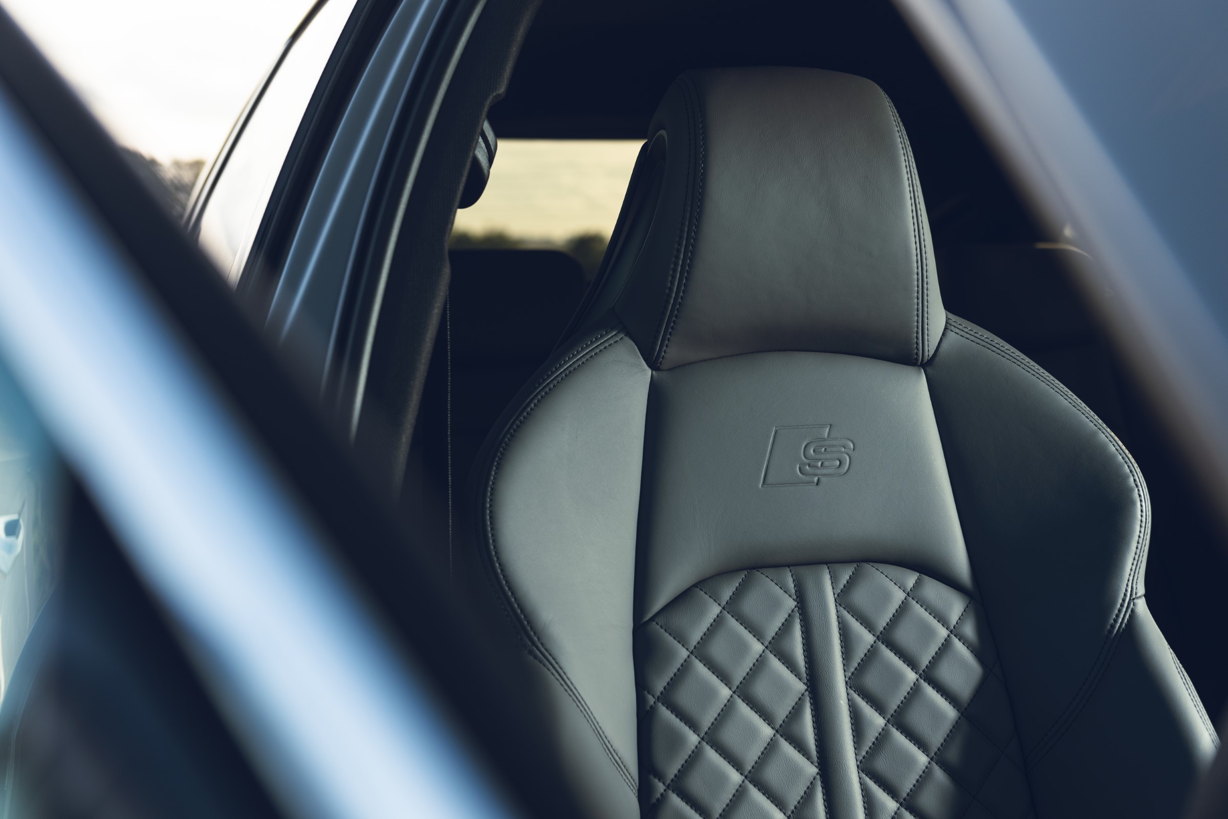 Audi S4 B9 seats