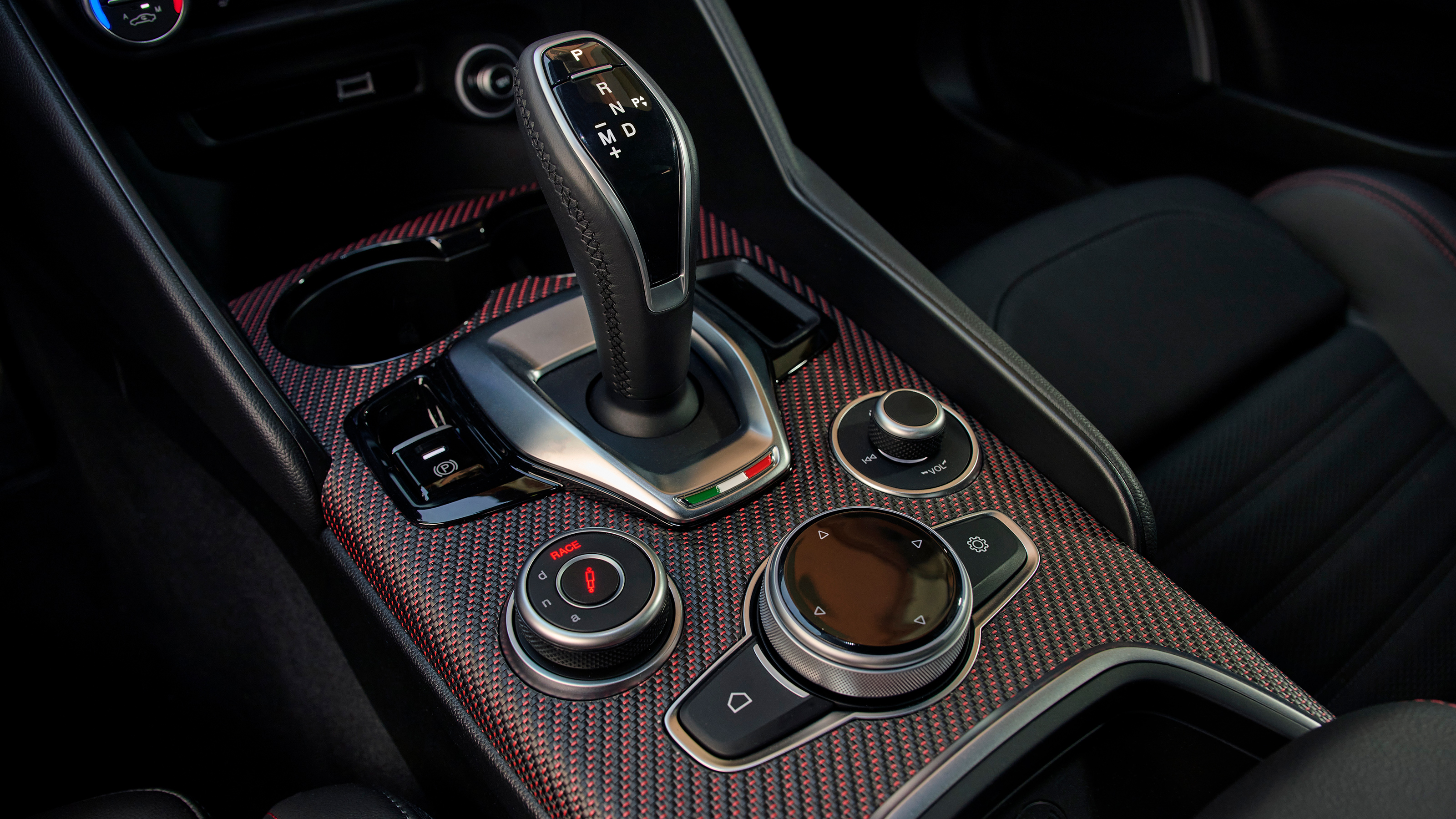 Alfa Romeo Giulia and Stelvio Quadrifoglio Super Sport centre console