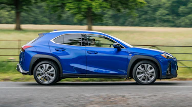 Lexus UX 300h – side