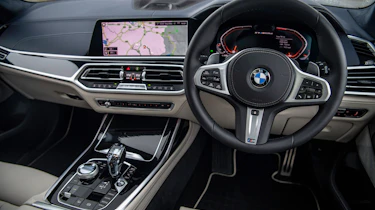 BMW X7 review - dash 1