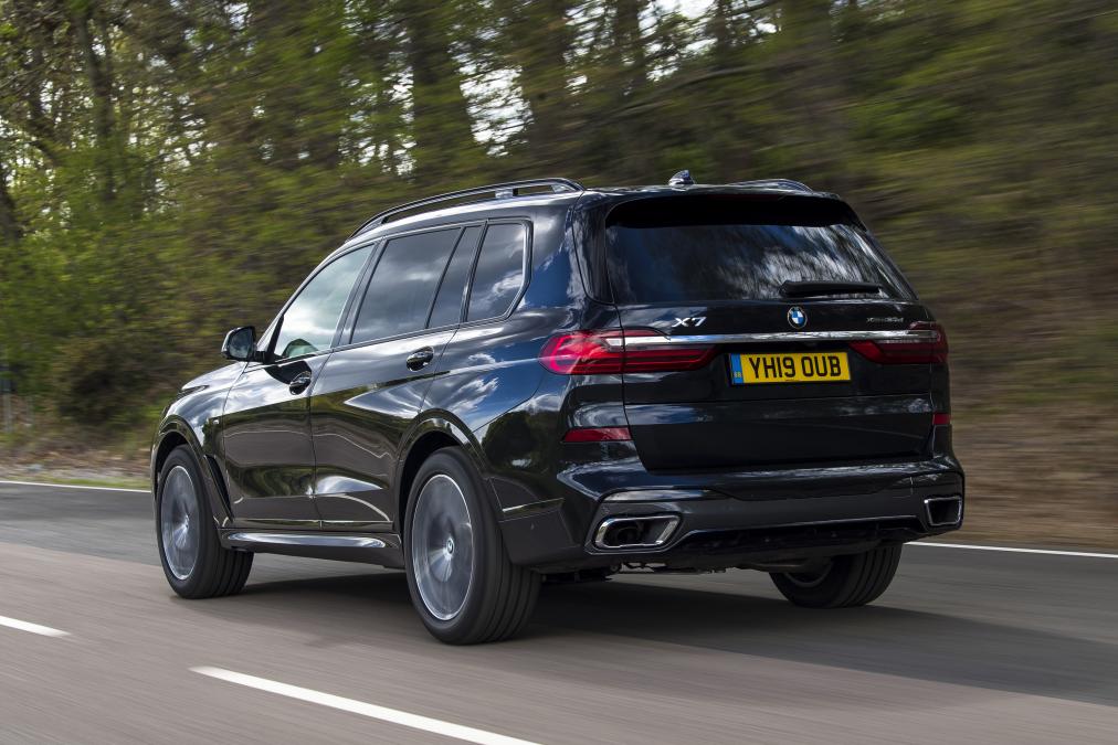 BMW X7 review - rear tracking
