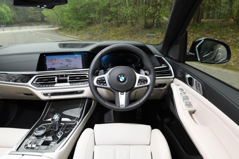 BMW X7 review - dash
