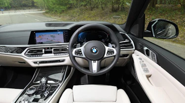 BMW X7 review - dash