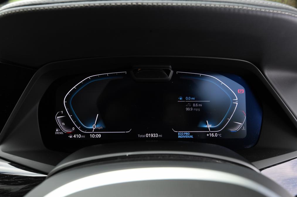 BMW X7 review - dials
