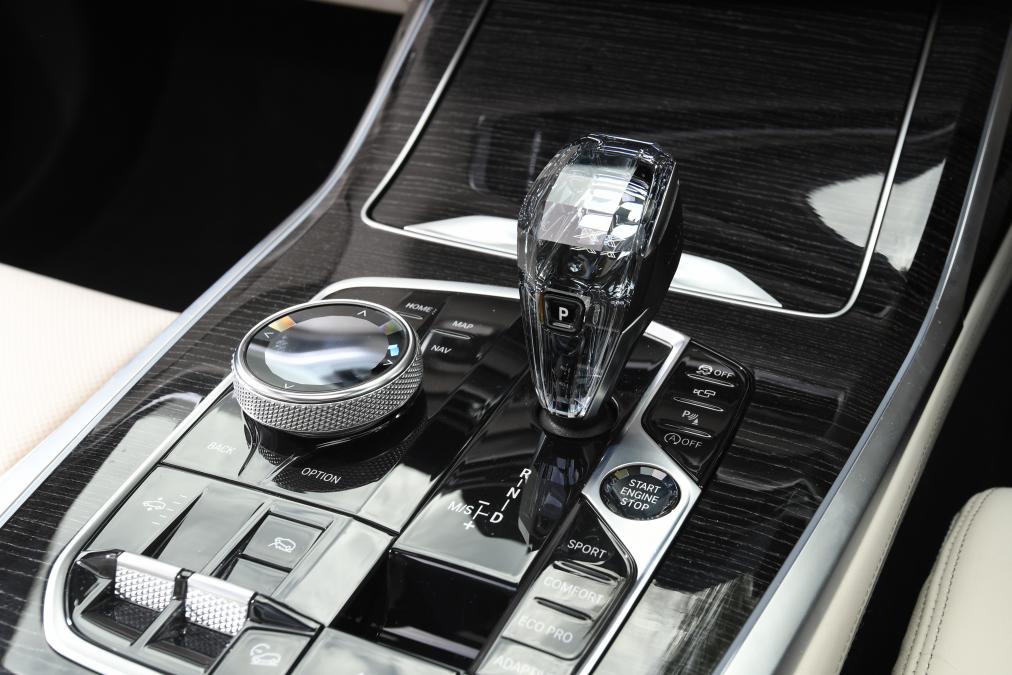 BMW X7 review - controls