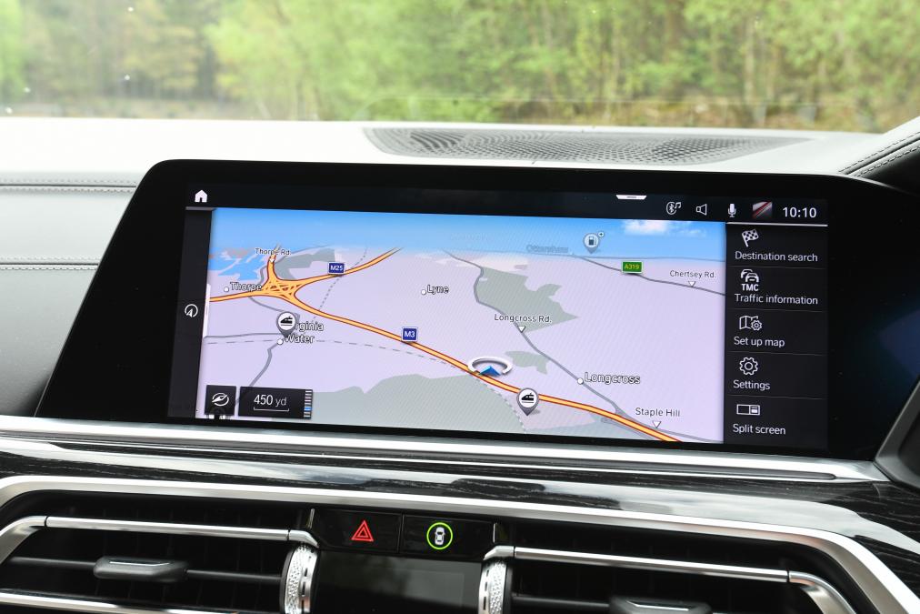 BMW X7 review - screen