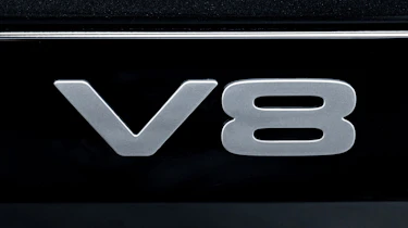 Land Rover Defender V8