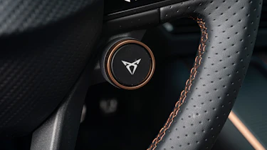 Cupra Born – Cupra button