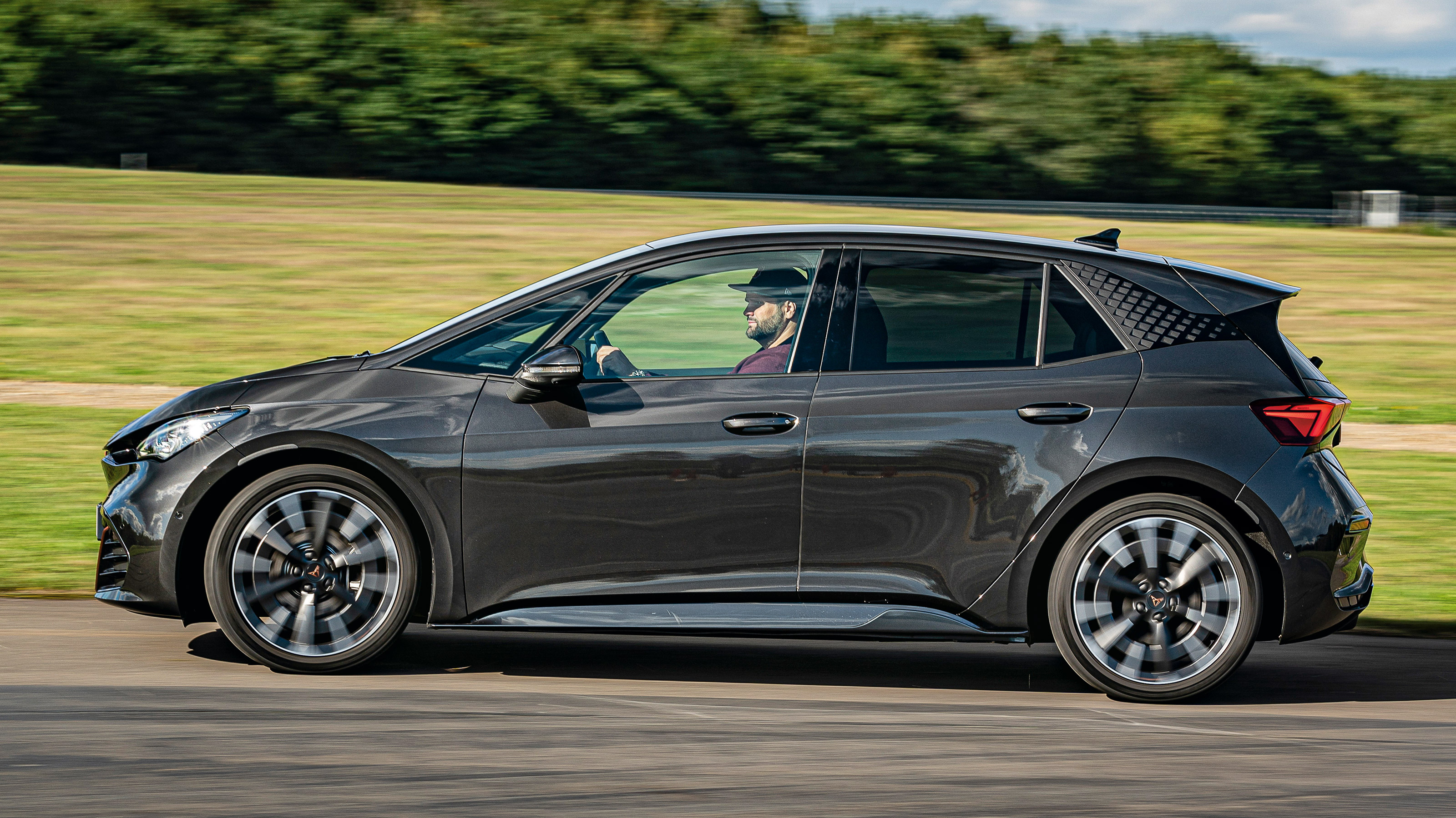 Cupra Born – pan