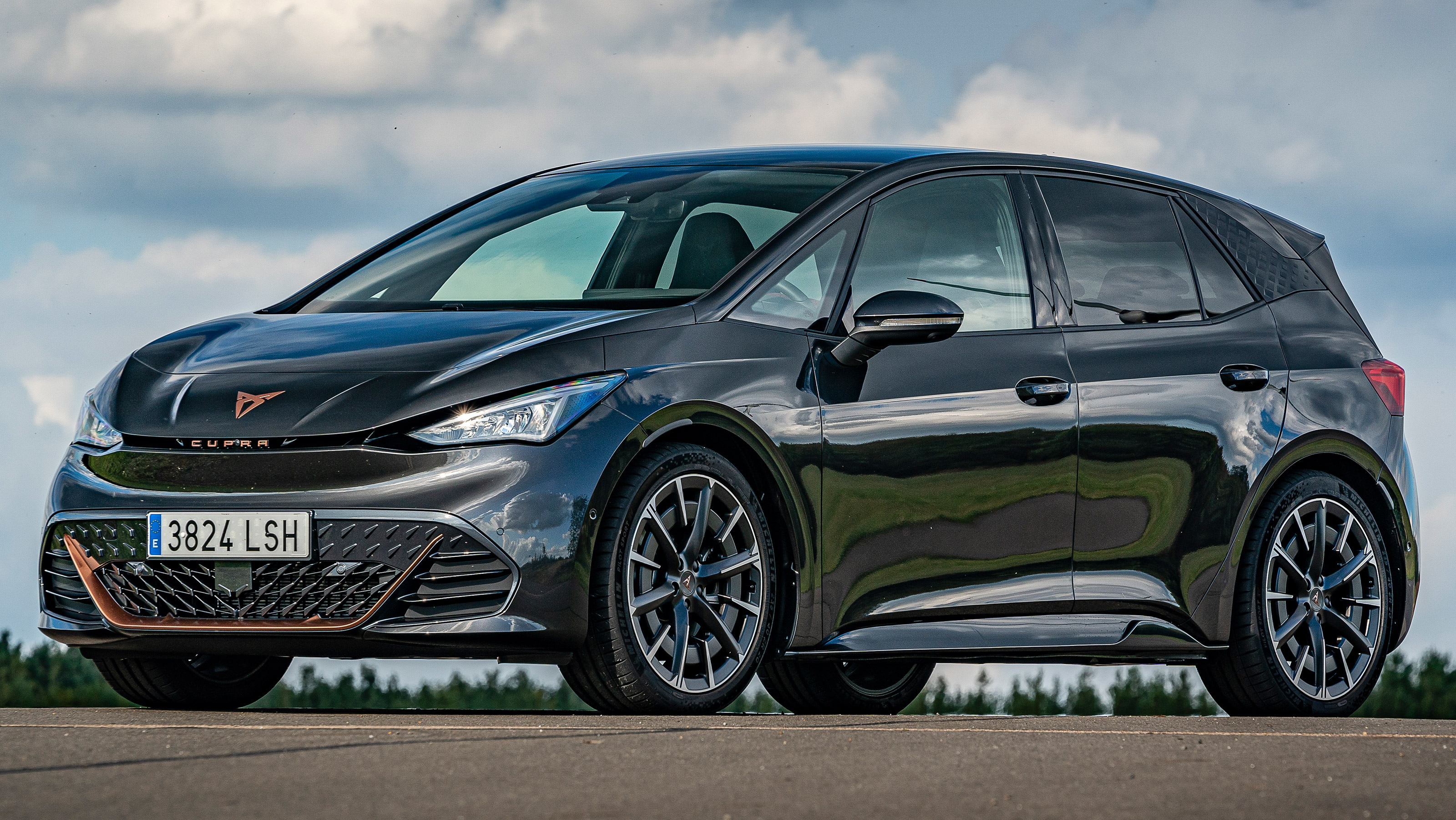 Cupra Born – front quarter