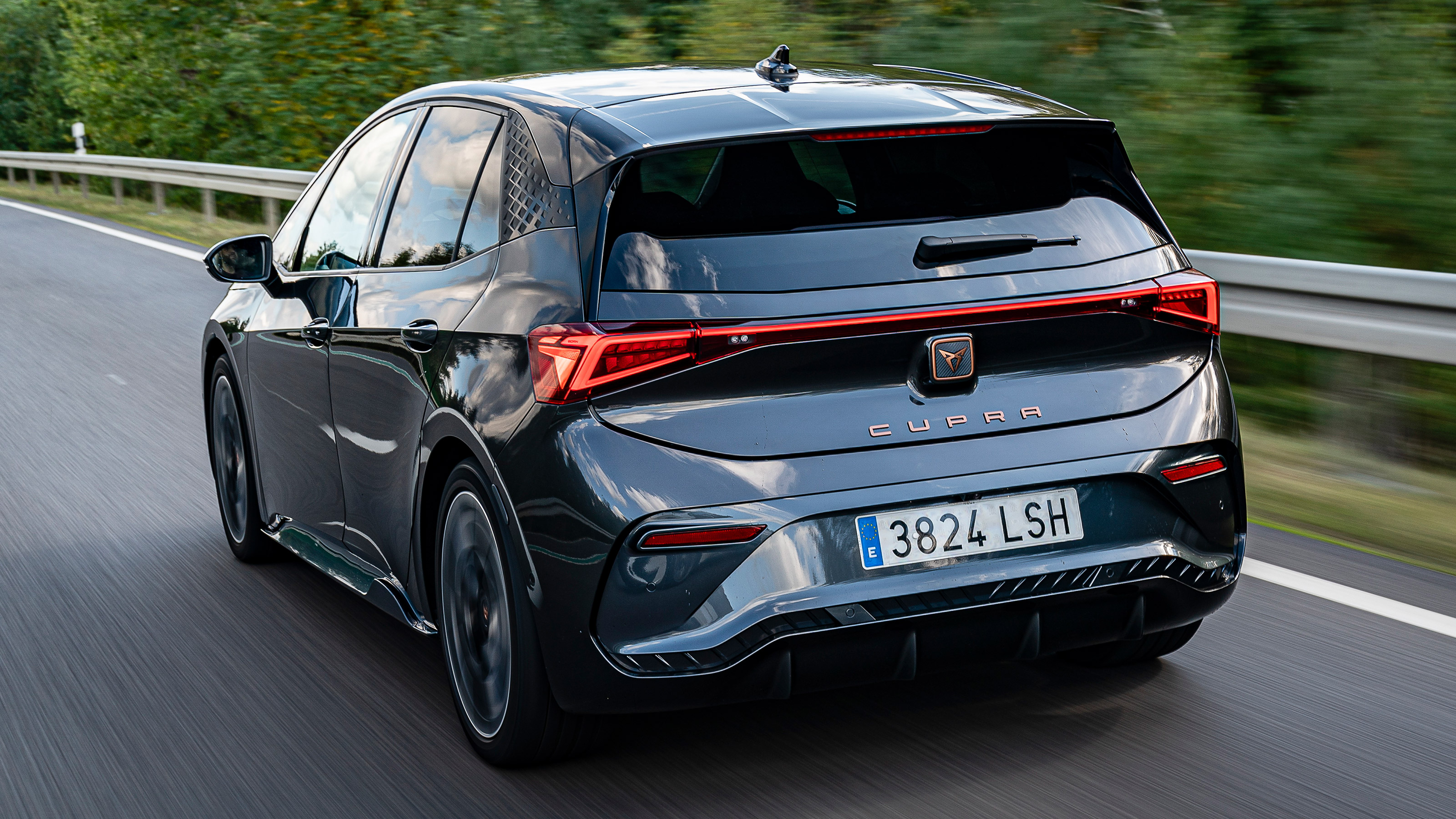 Cupra Born – rear tracking