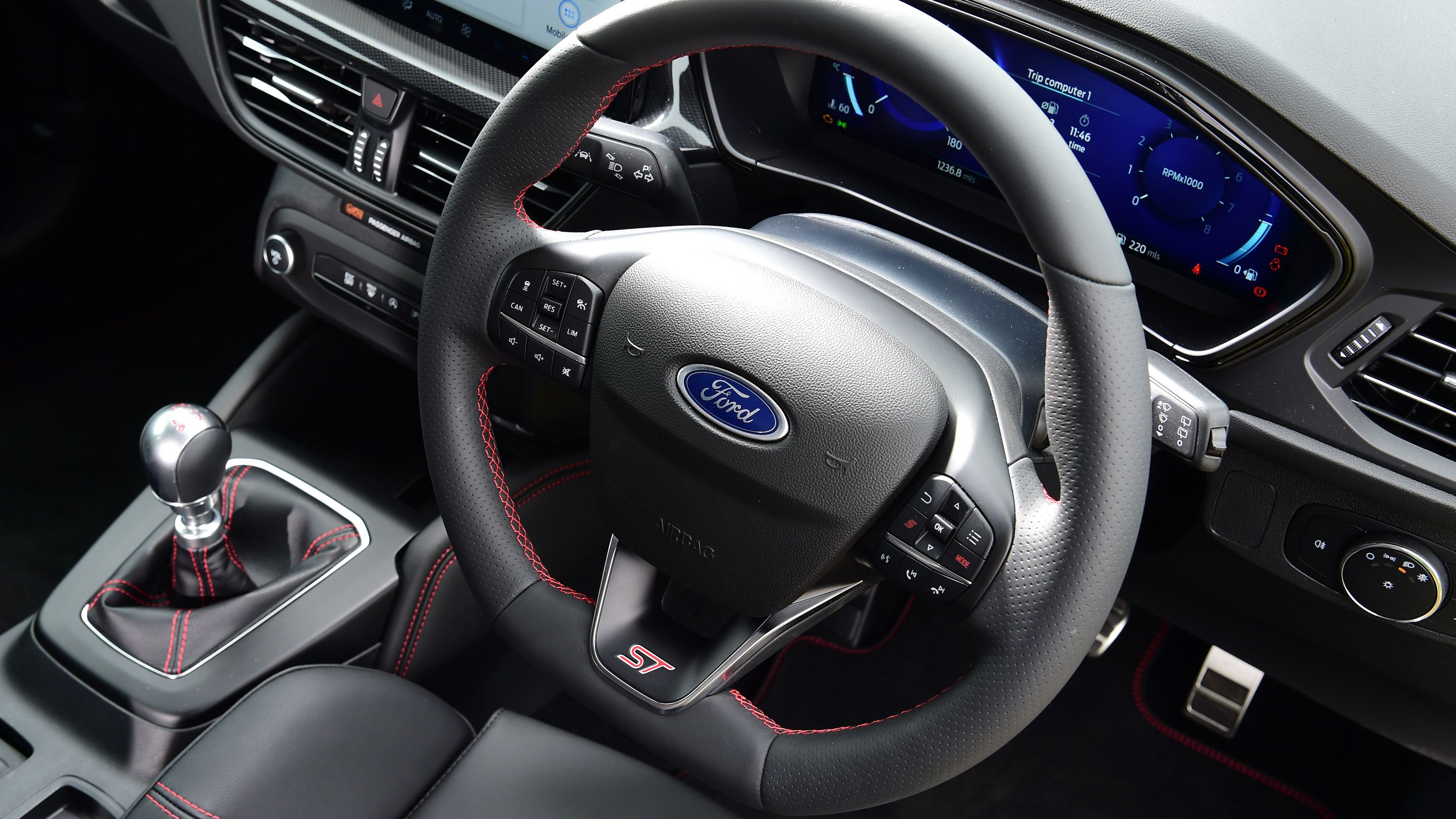 Ford Focus ST 2022 review – cabin