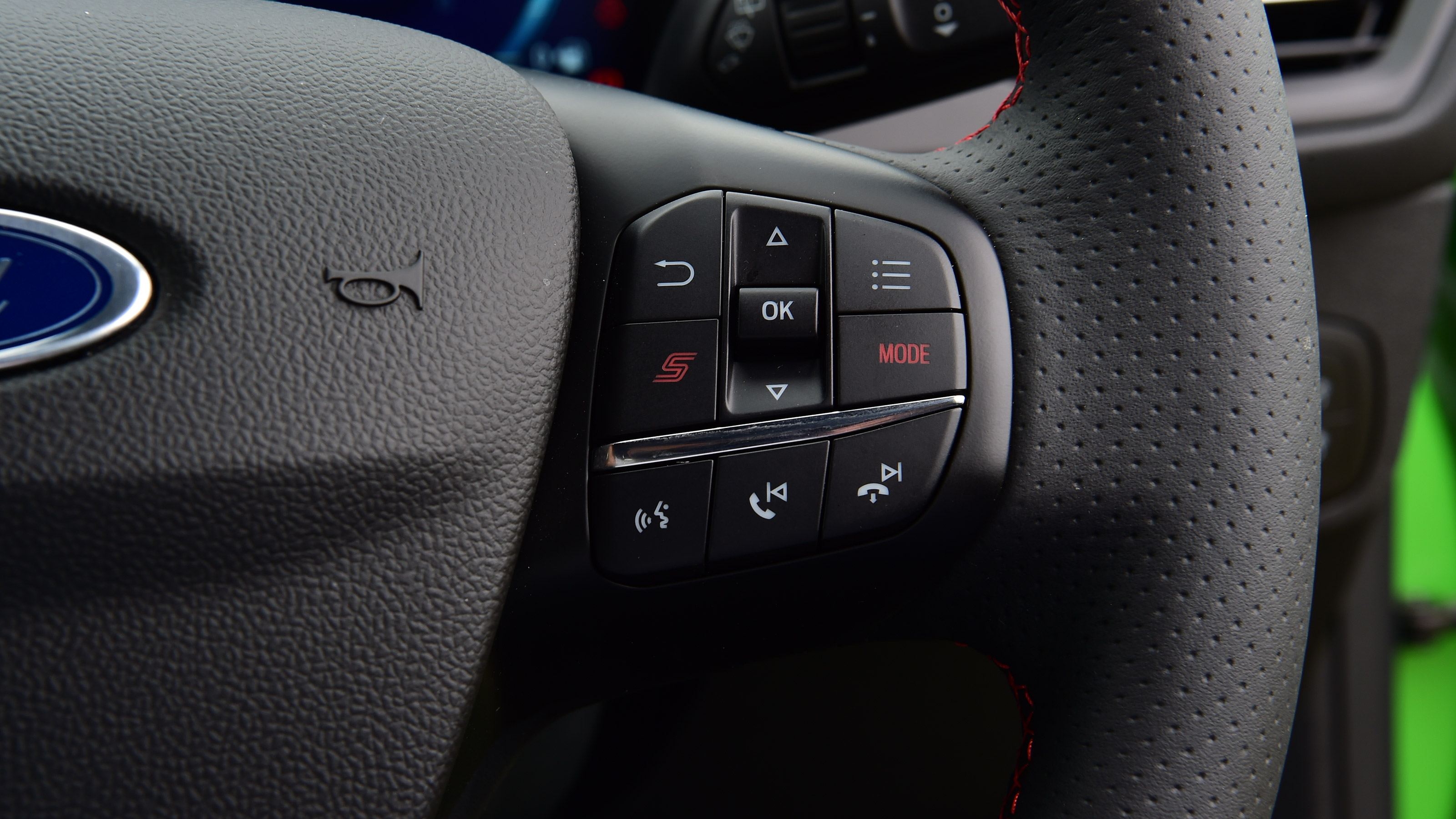 Ford Focus ST 2022 review – steering wheel