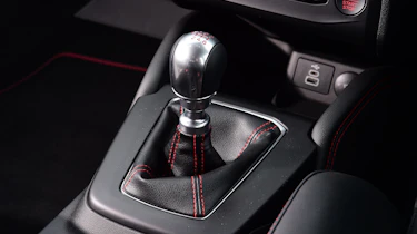 Ford Focus ST 2022 review – gearstick