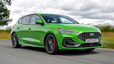 Ford Focus ST 2022 review – front tracking 2