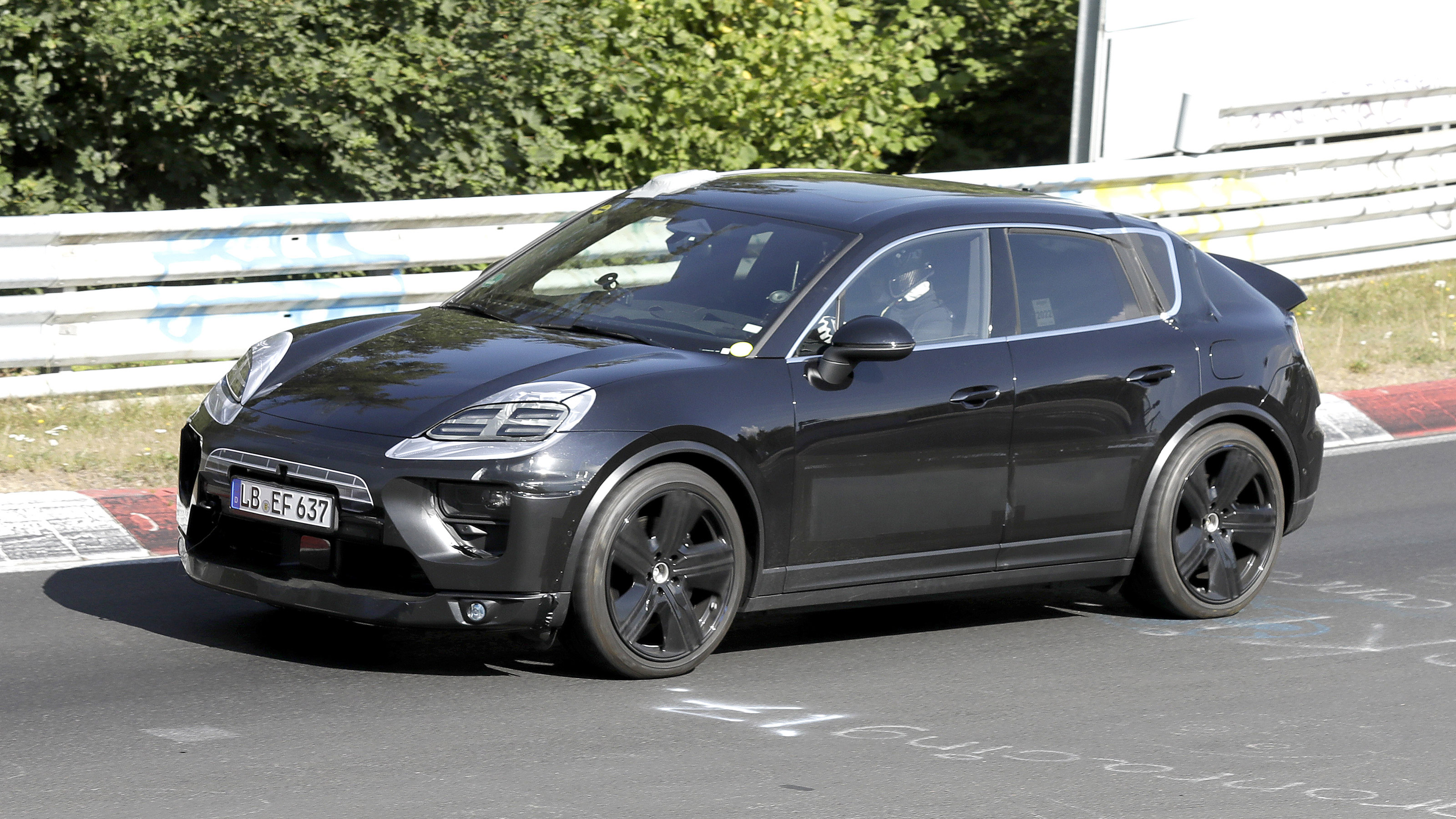 Macan EV – front