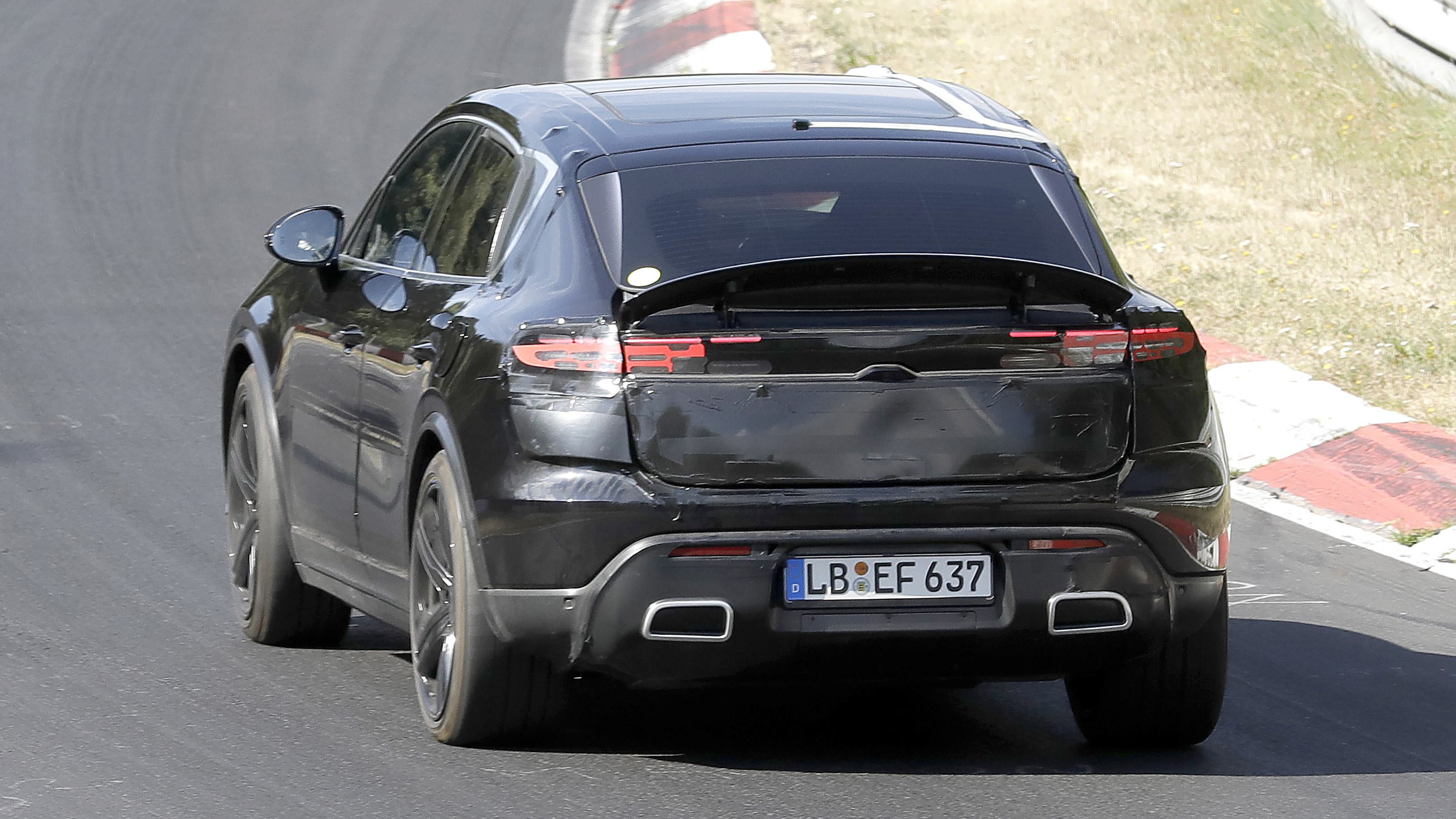 Macan EV – tail