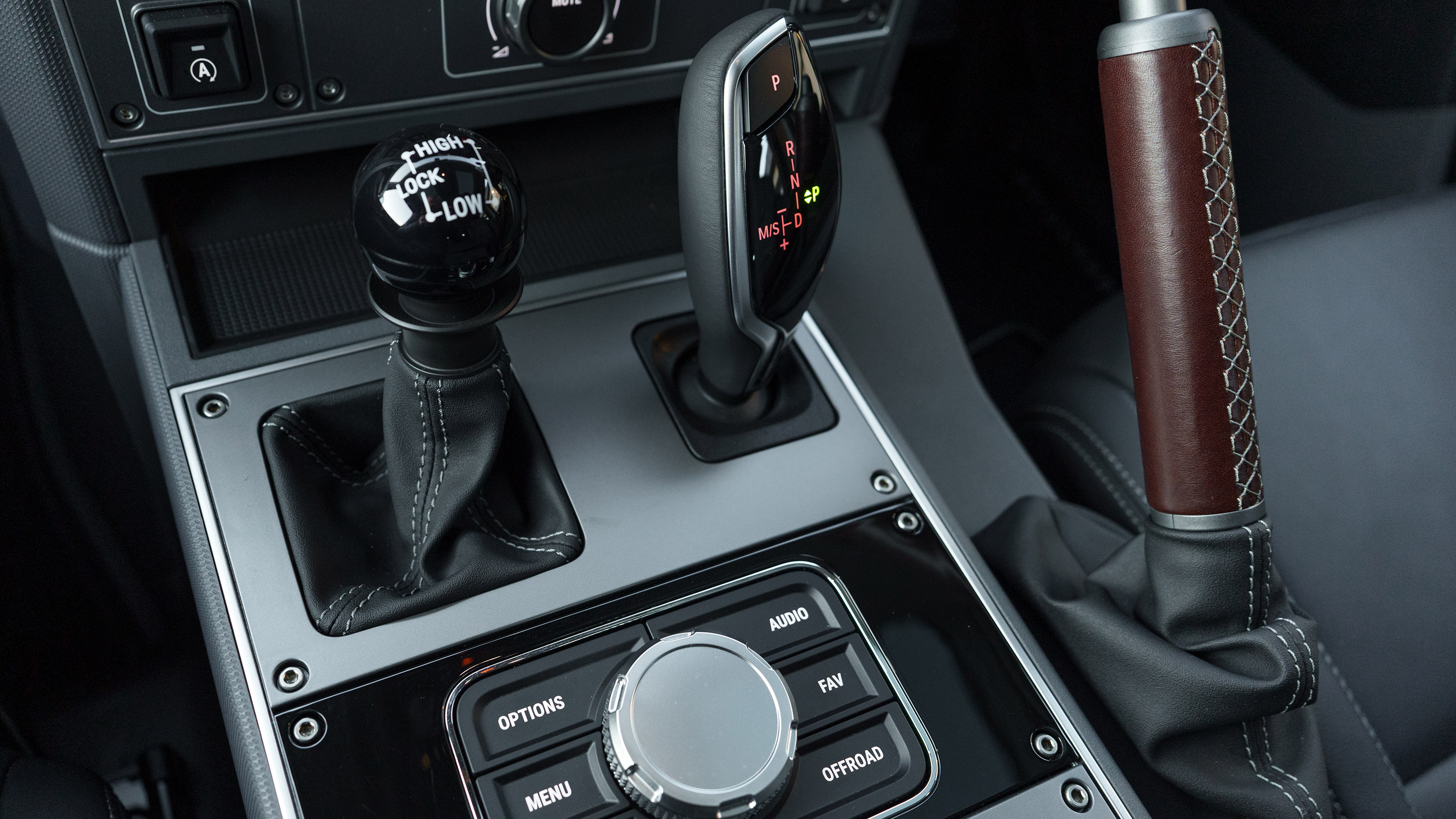 Ineos Grenadier – centre console