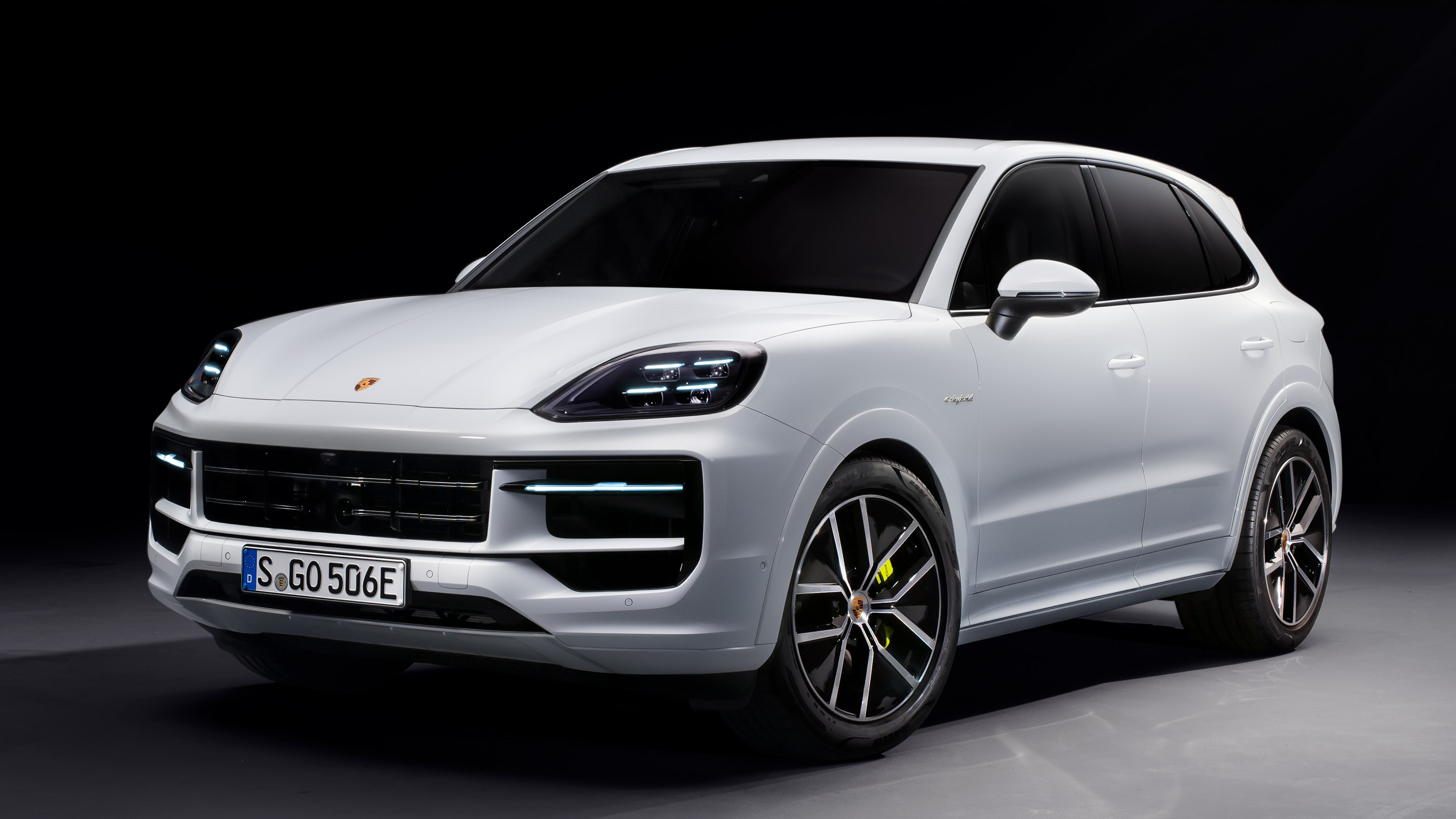 Porsche Cayenne - front