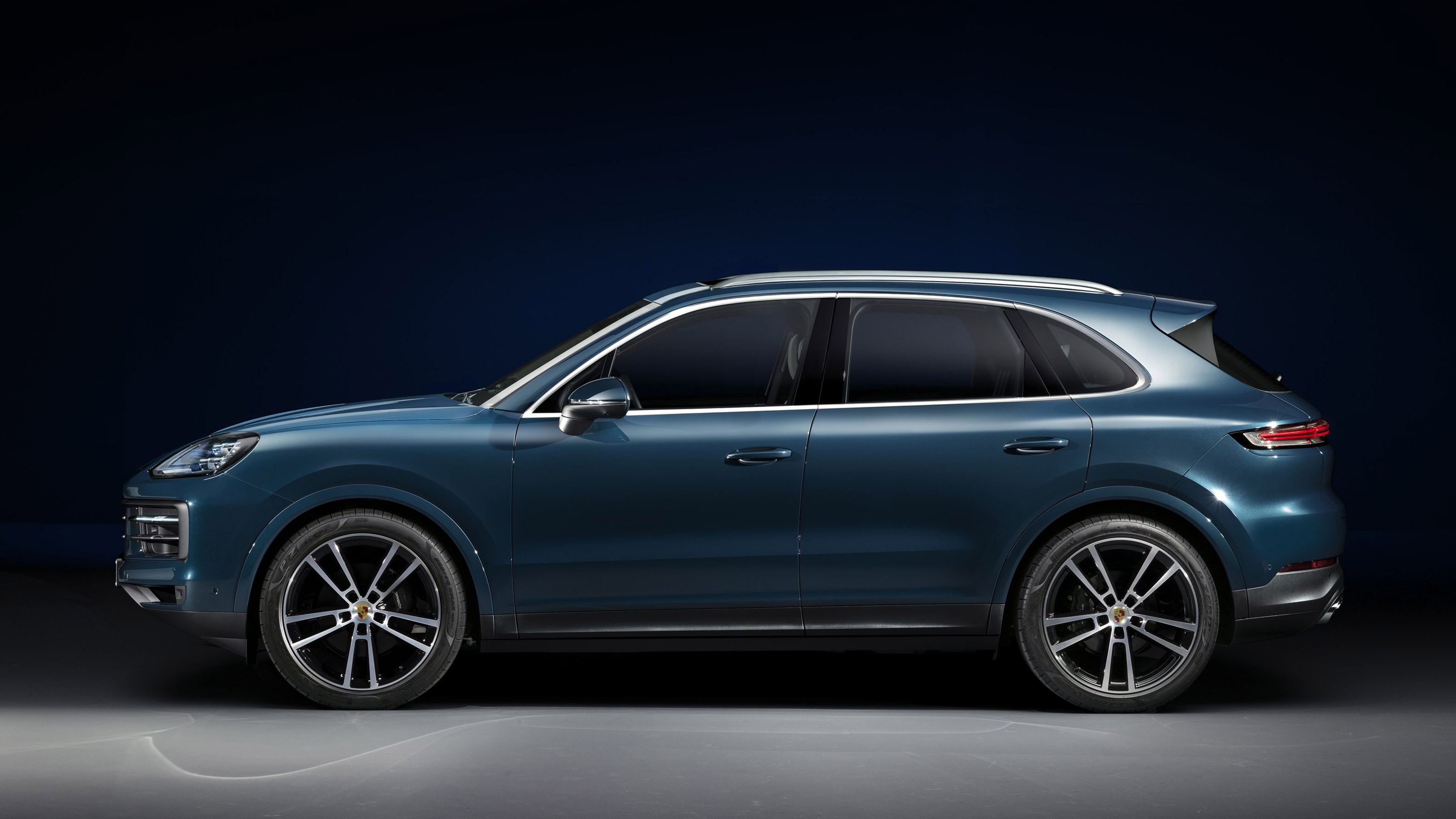 Porsche Cayenne - side