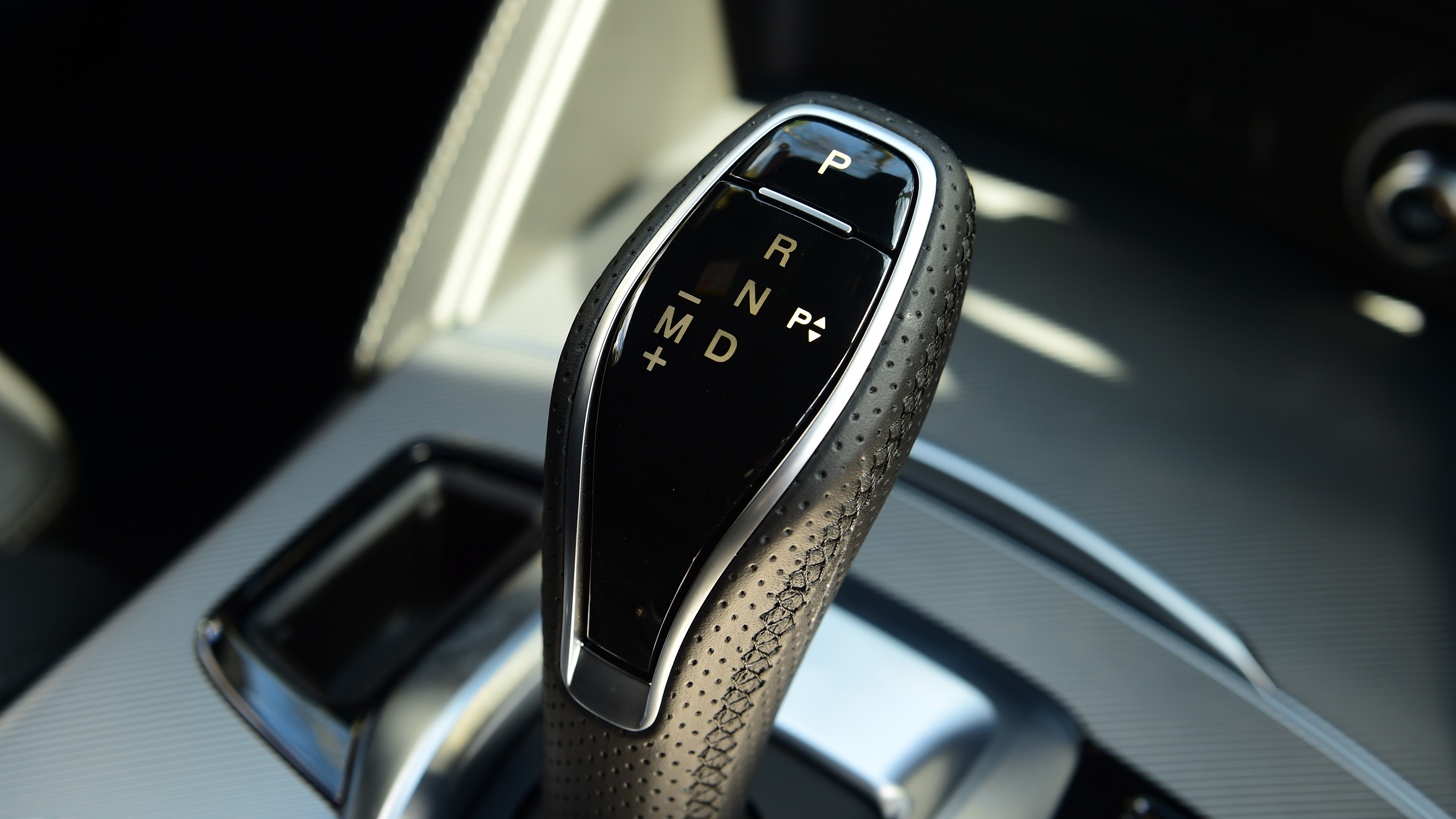 Alfa Romeo Stelvio – gear lever