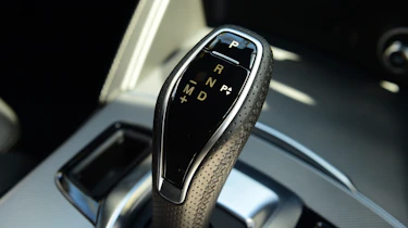 Alfa Romeo Stelvio – gear lever