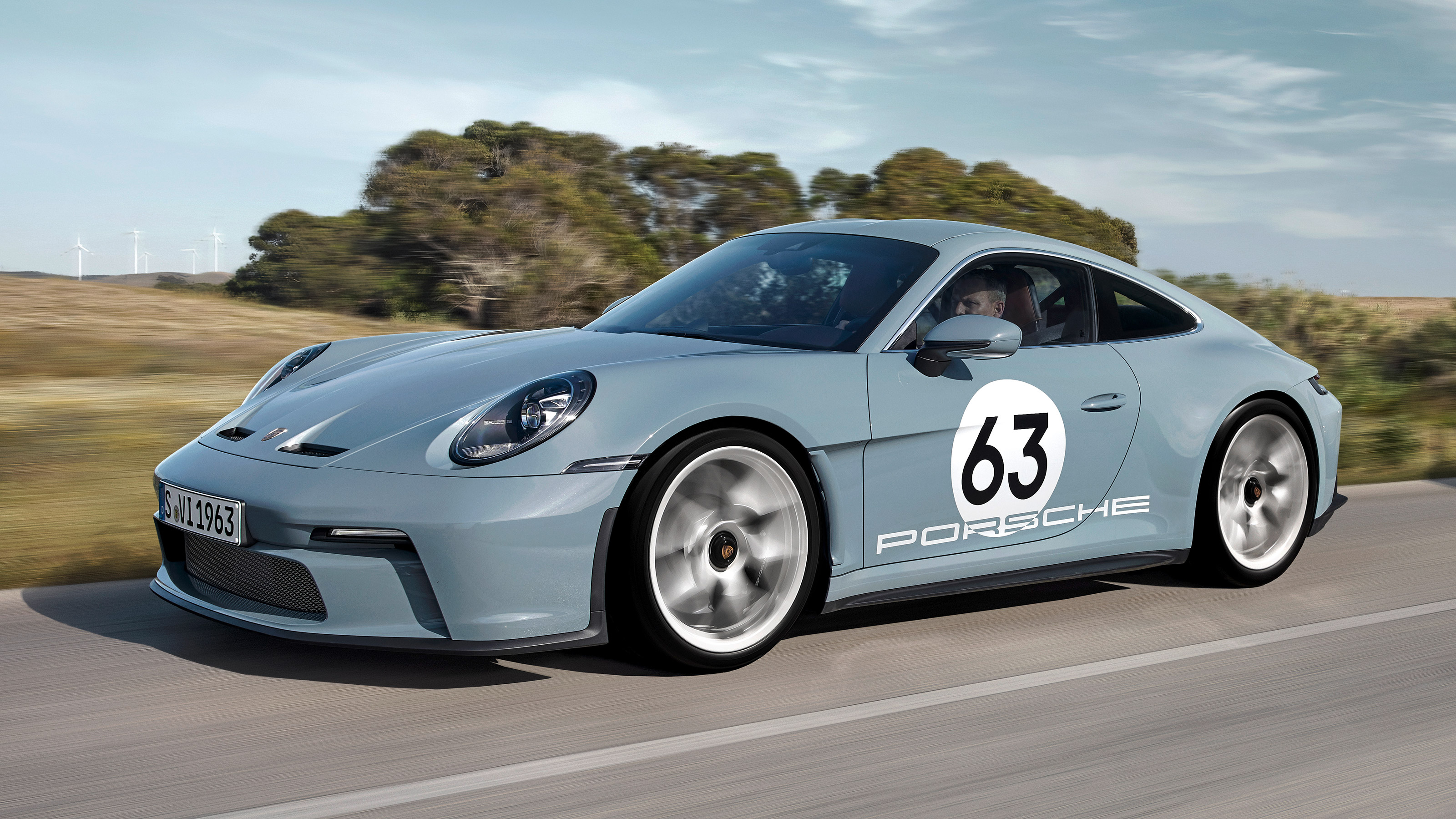 Porsche 911 S/T – front