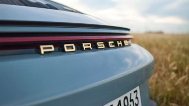 Porsche 911 S/T – badge