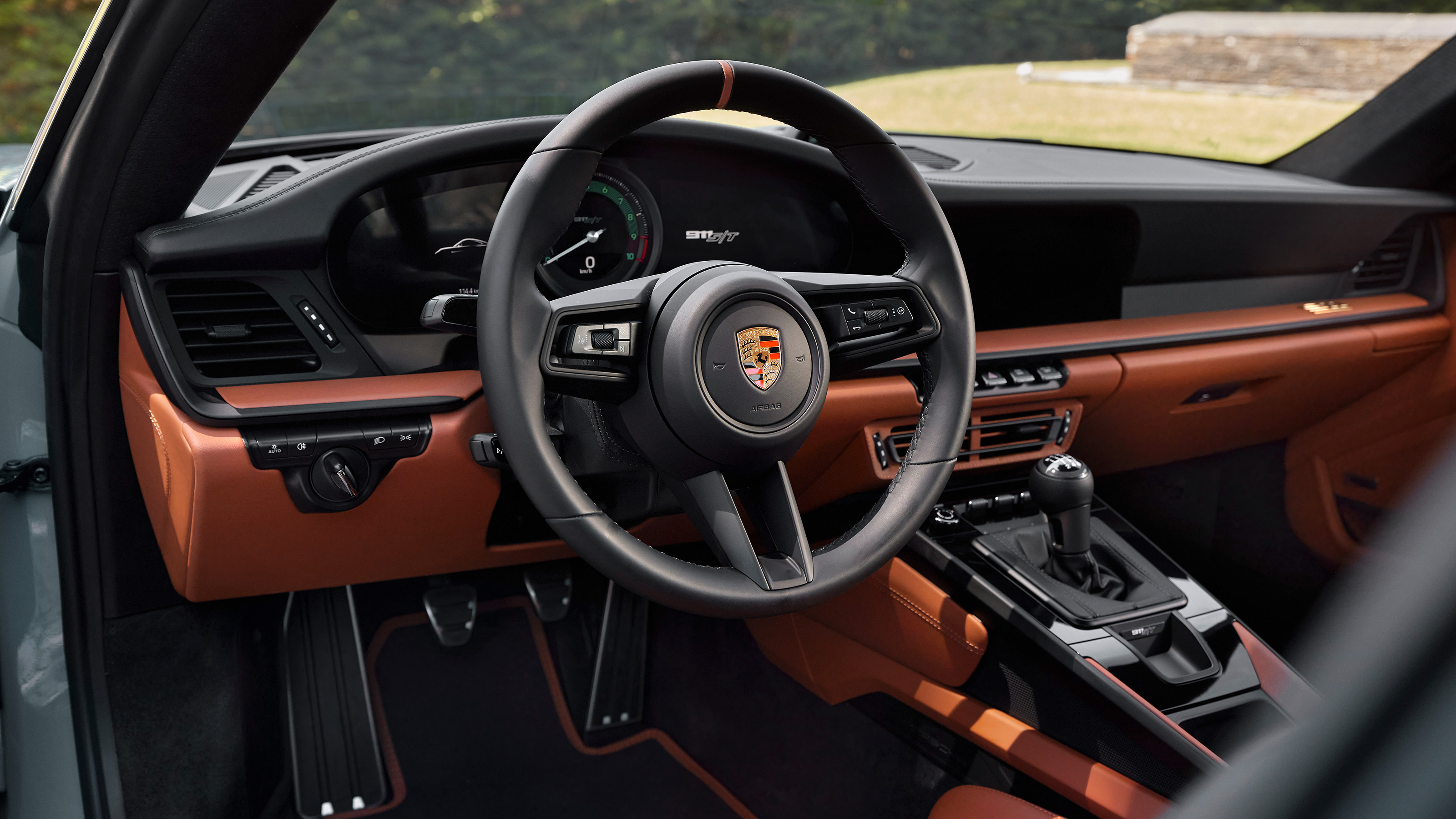 Porsche 911 S/T – interior