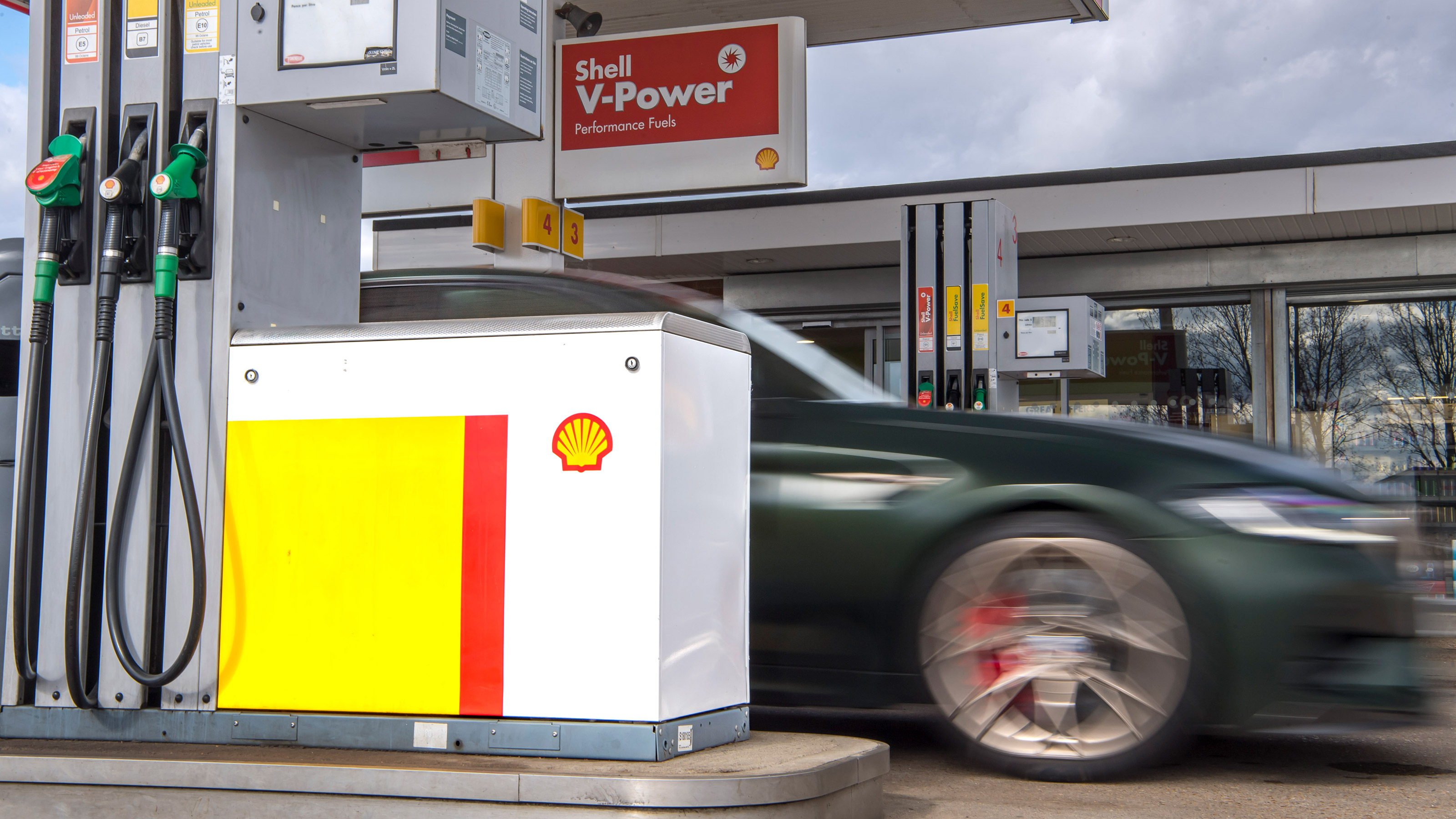 Shell V-Power garage
