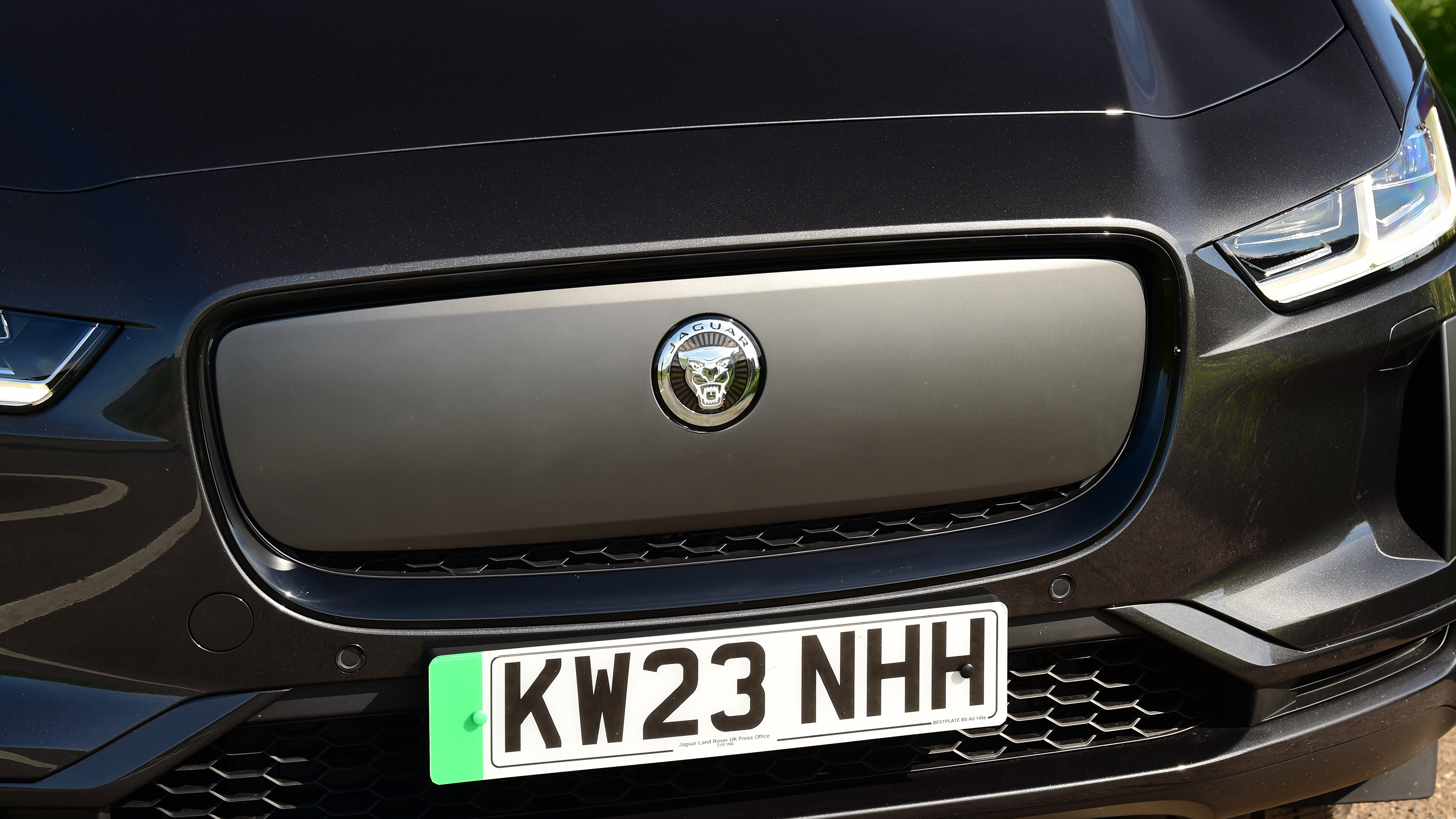 Jaguar I-Pace – front grille