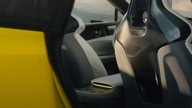 Lotus Emeya – seats