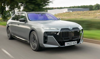 BMW M760e – front