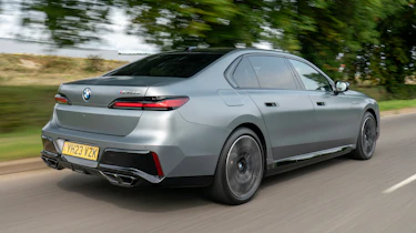 BMW M760e – rear