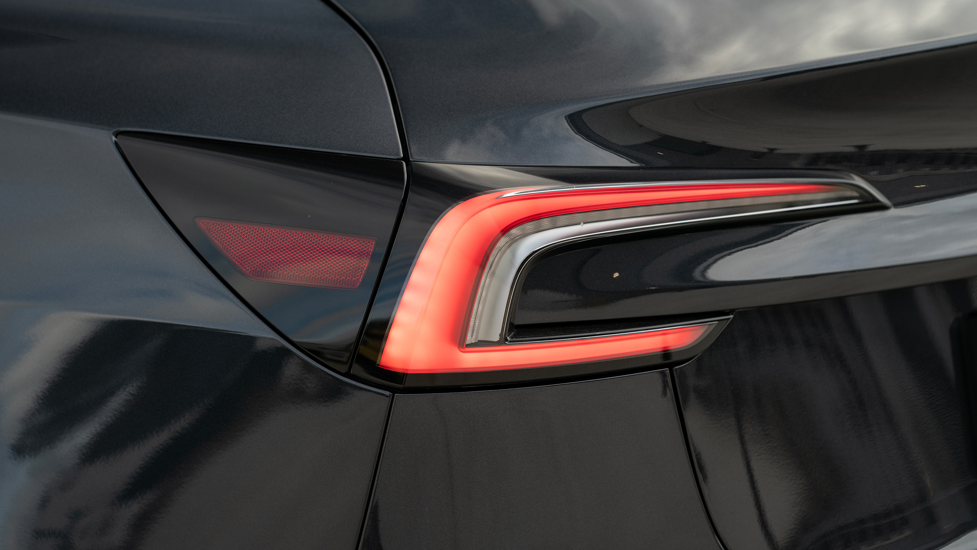 Tesla Model 3 – rear light