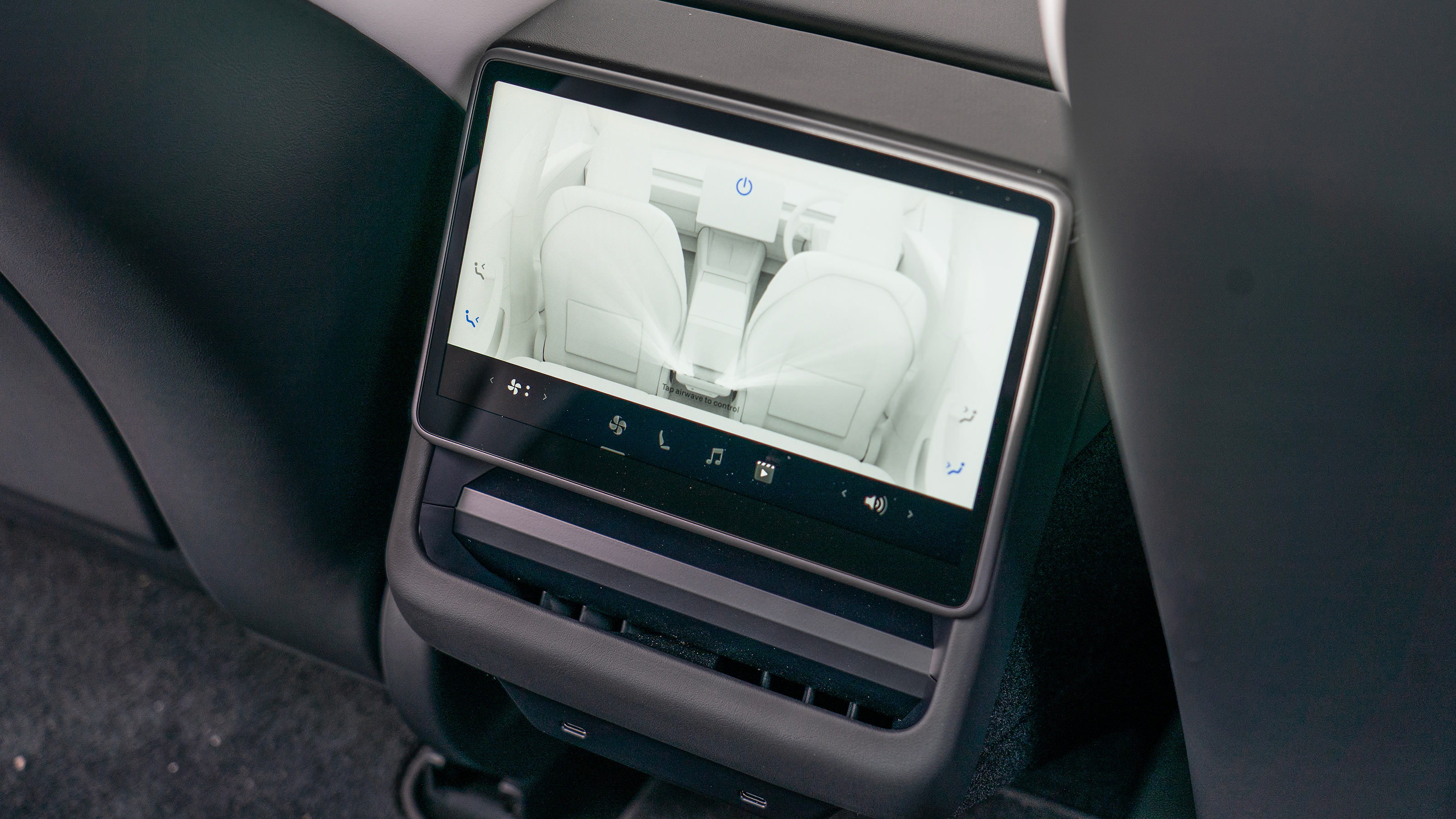 Tesla Model 3 – rear screen