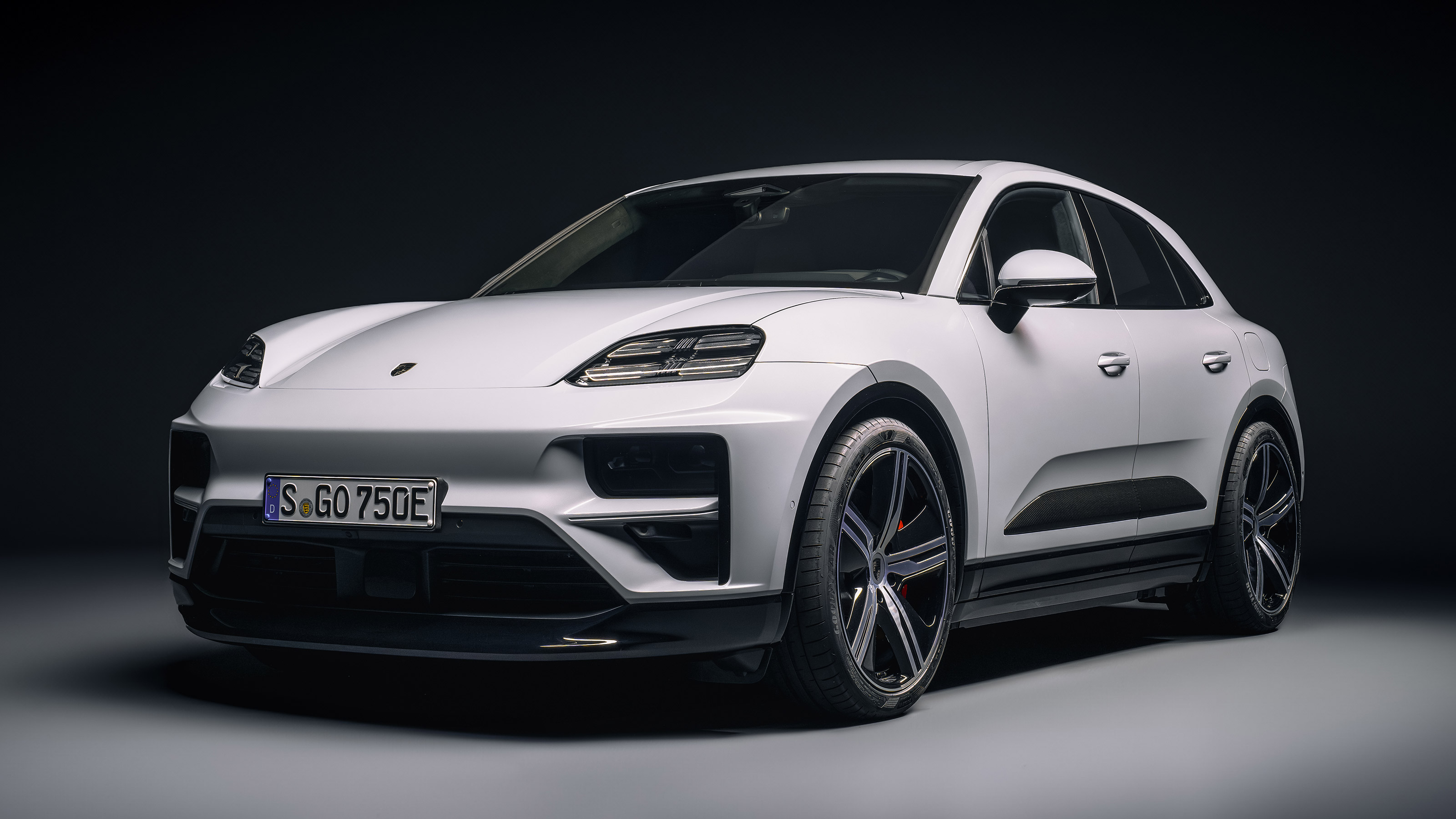 Porsche Macan – front