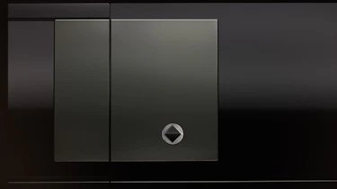 Land Rover Defender OCTA – side panel