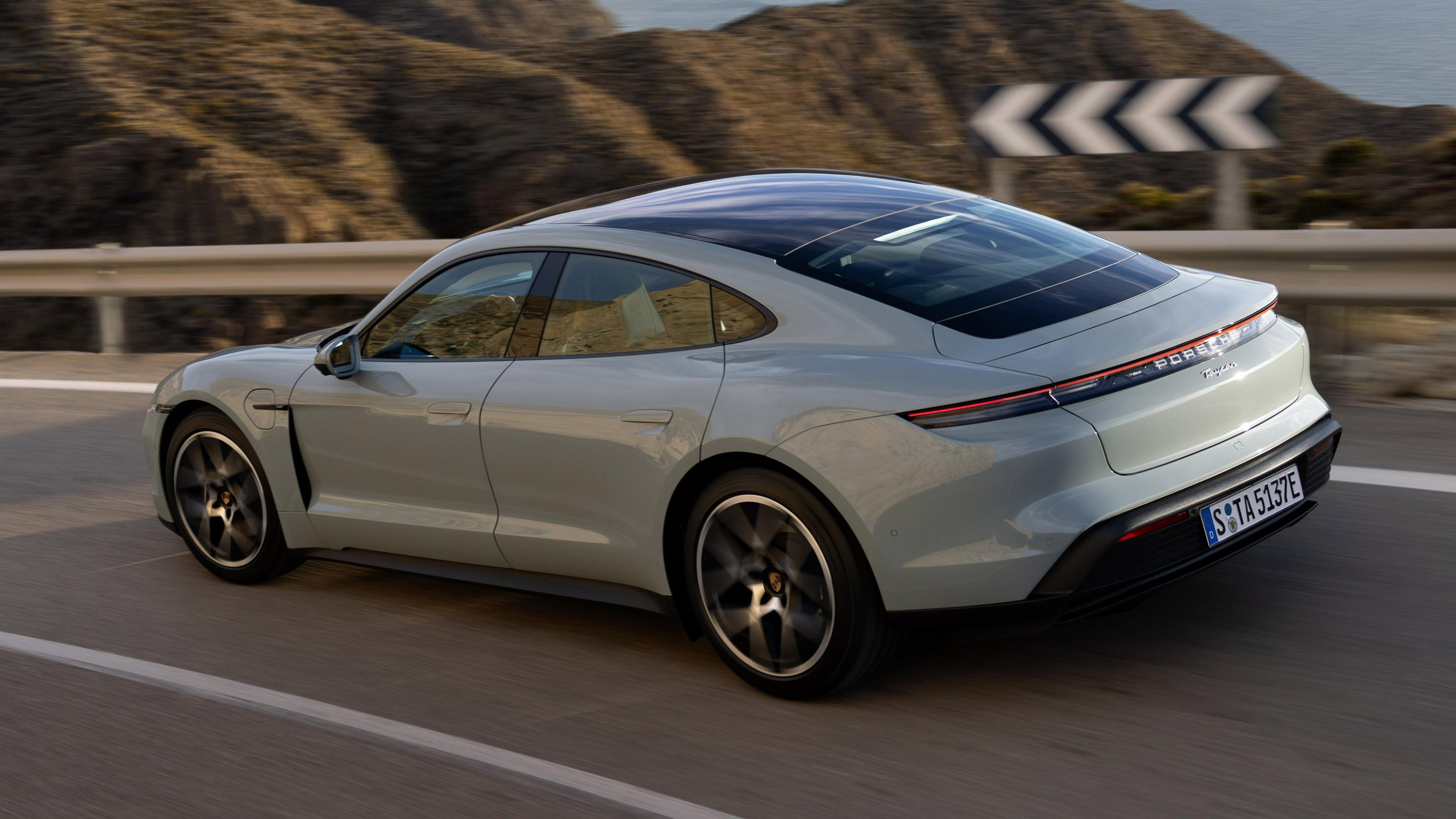 Porsche Taycan facelift – rear