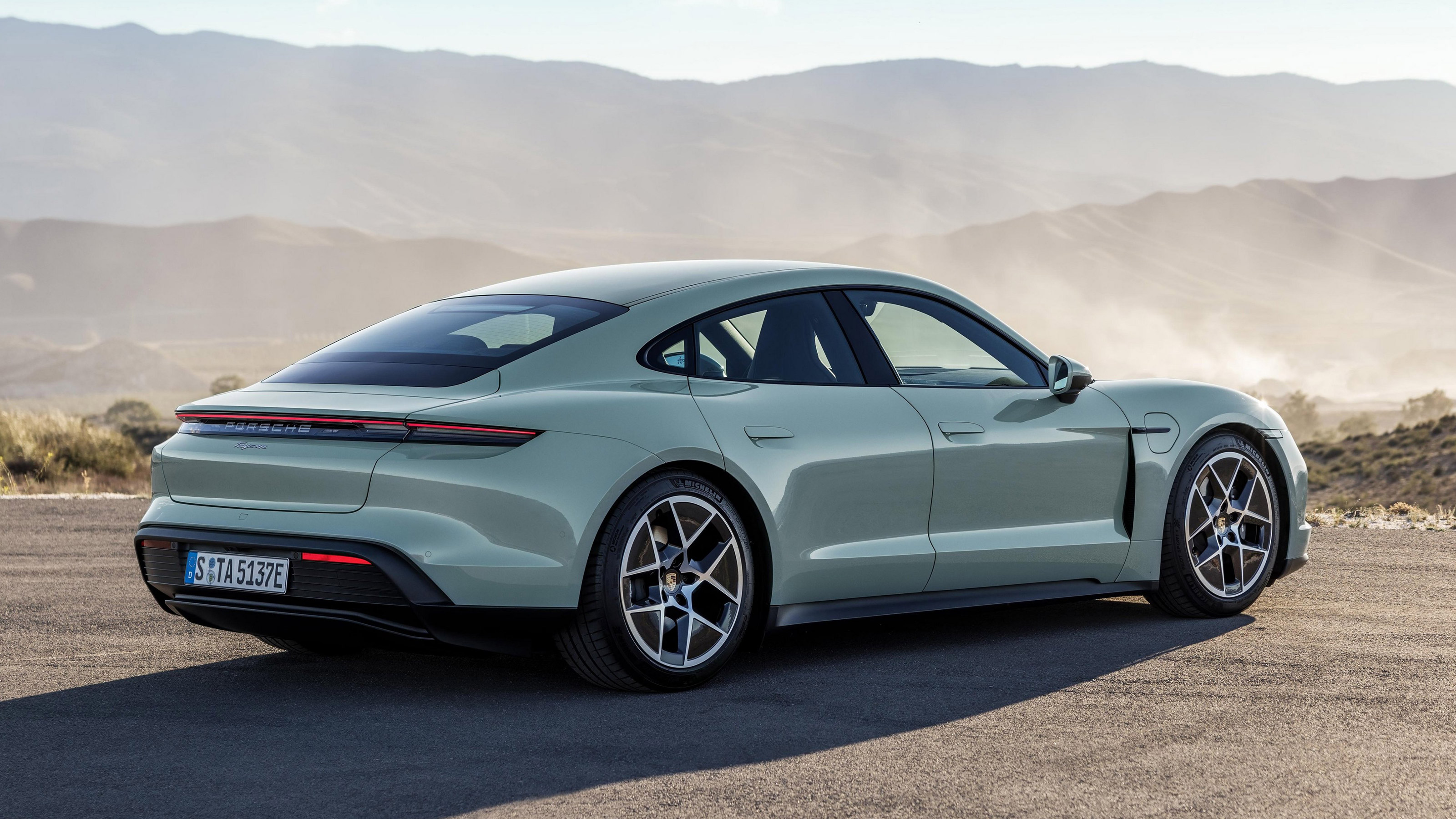 Porsche Taycan facelift – rear