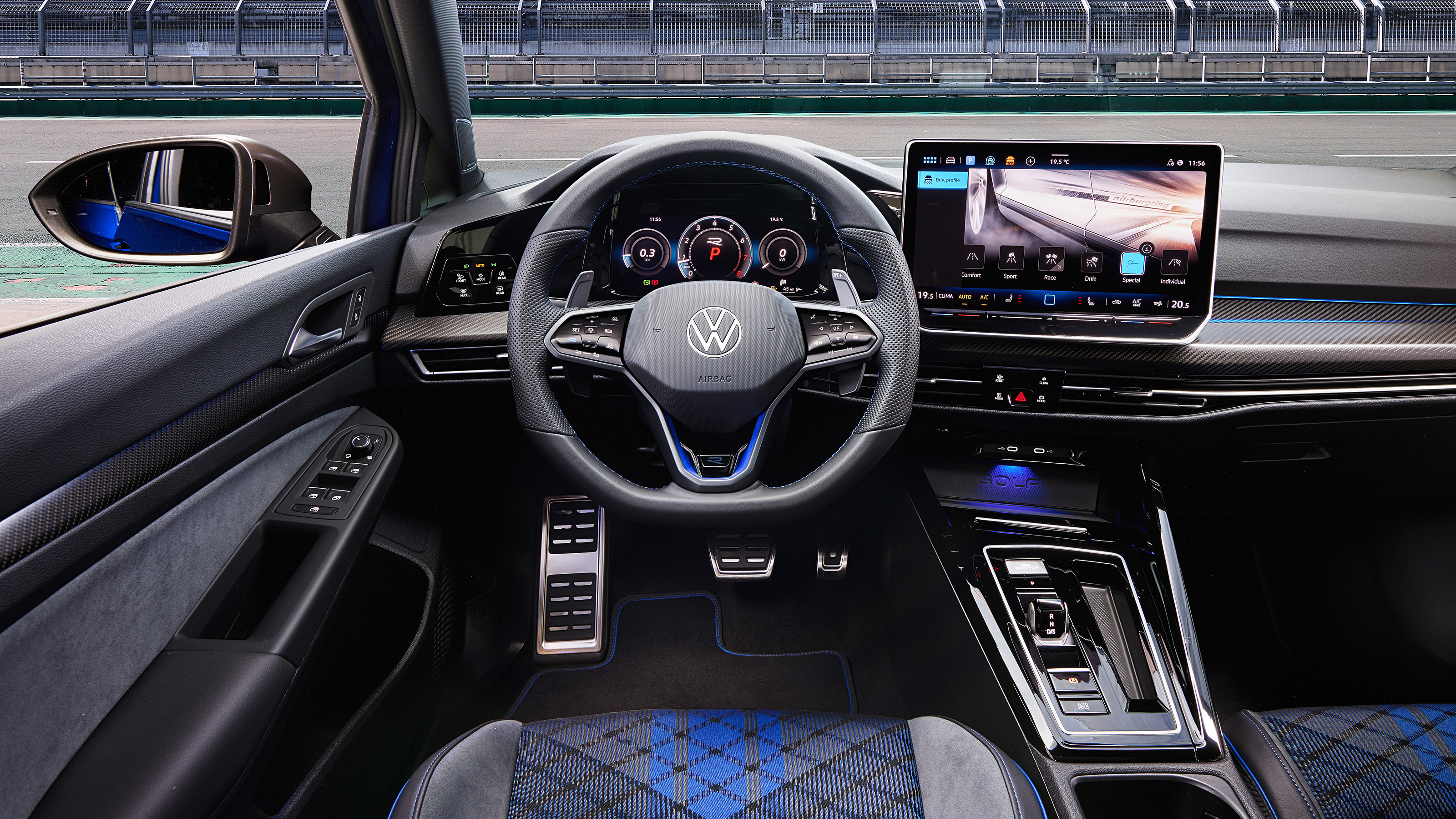 New Volkswagen Golf R Mk8.5 – interior