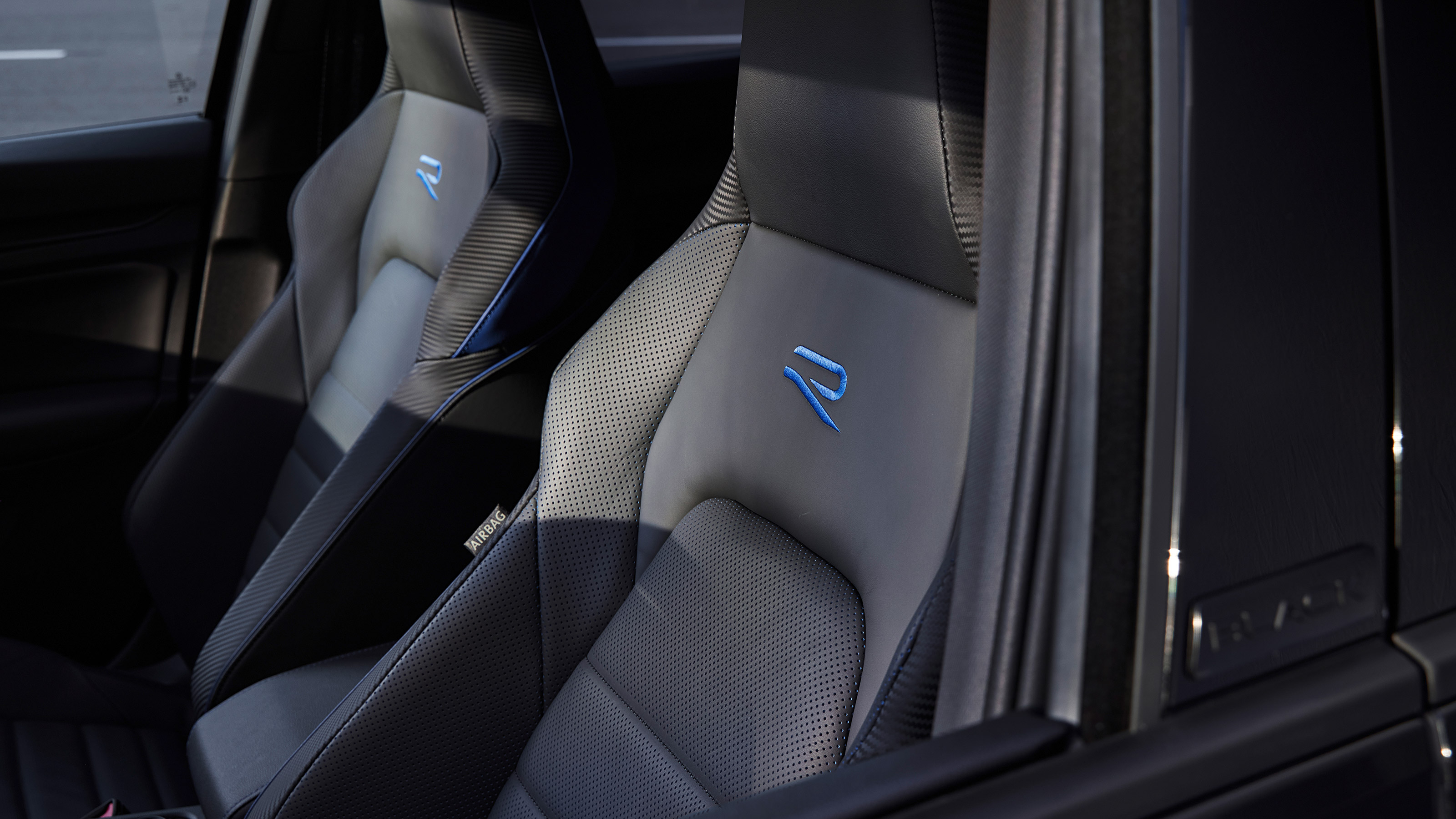 New Volkswagen Golf R Mk8.5 – seats