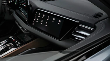 Audi A5 – passenger display