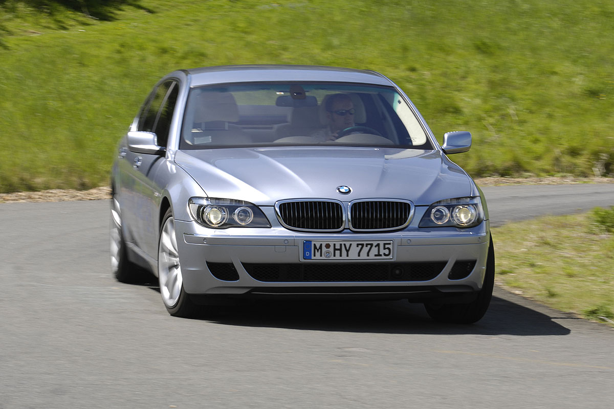 BMW hydrogen 7 driving