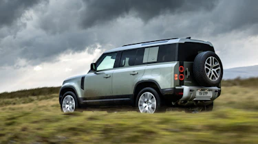 Land Rover Defender PHEV – pan