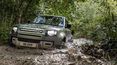 Land Rover Defender PHEV – offroad