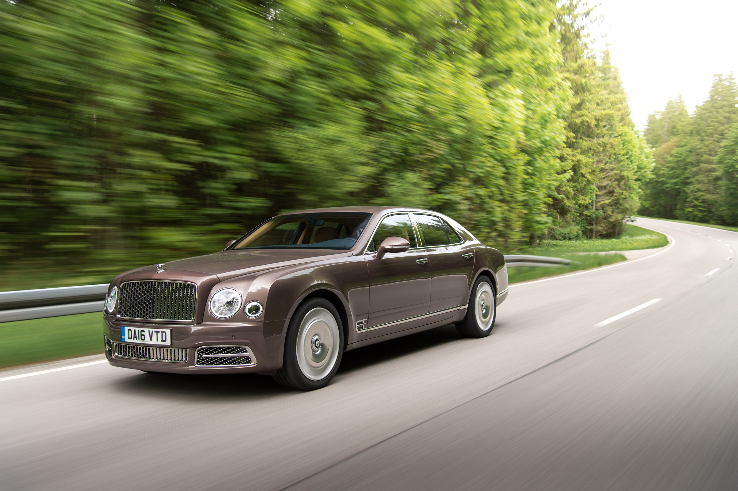 Bentley Mulsanne - front tracking 
