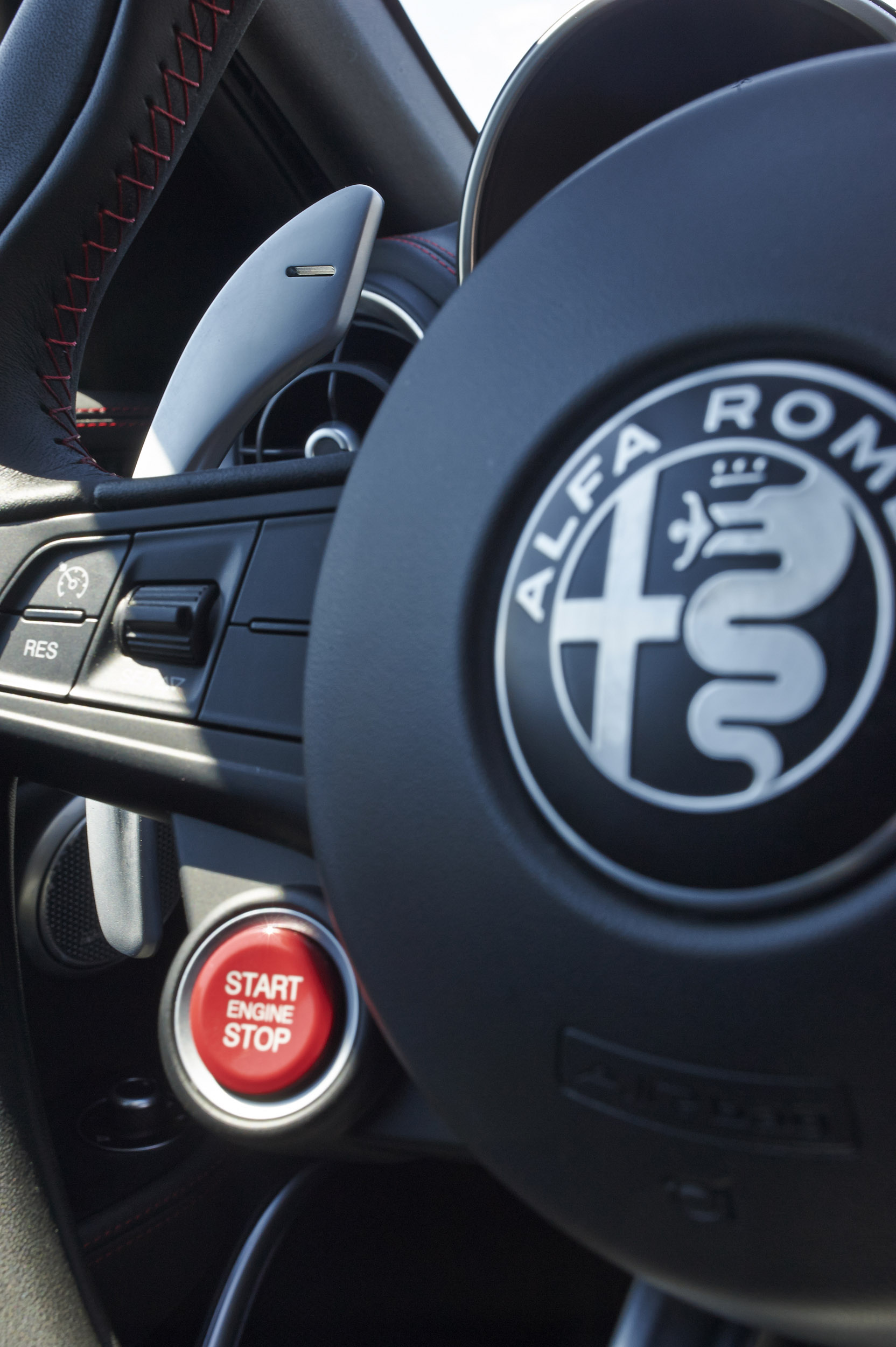 Alfa Romeo Giulia Quadrifoglio - Starter button