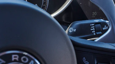 Alfa Romeo Giulia Quadrifoglio - Gear change paddle