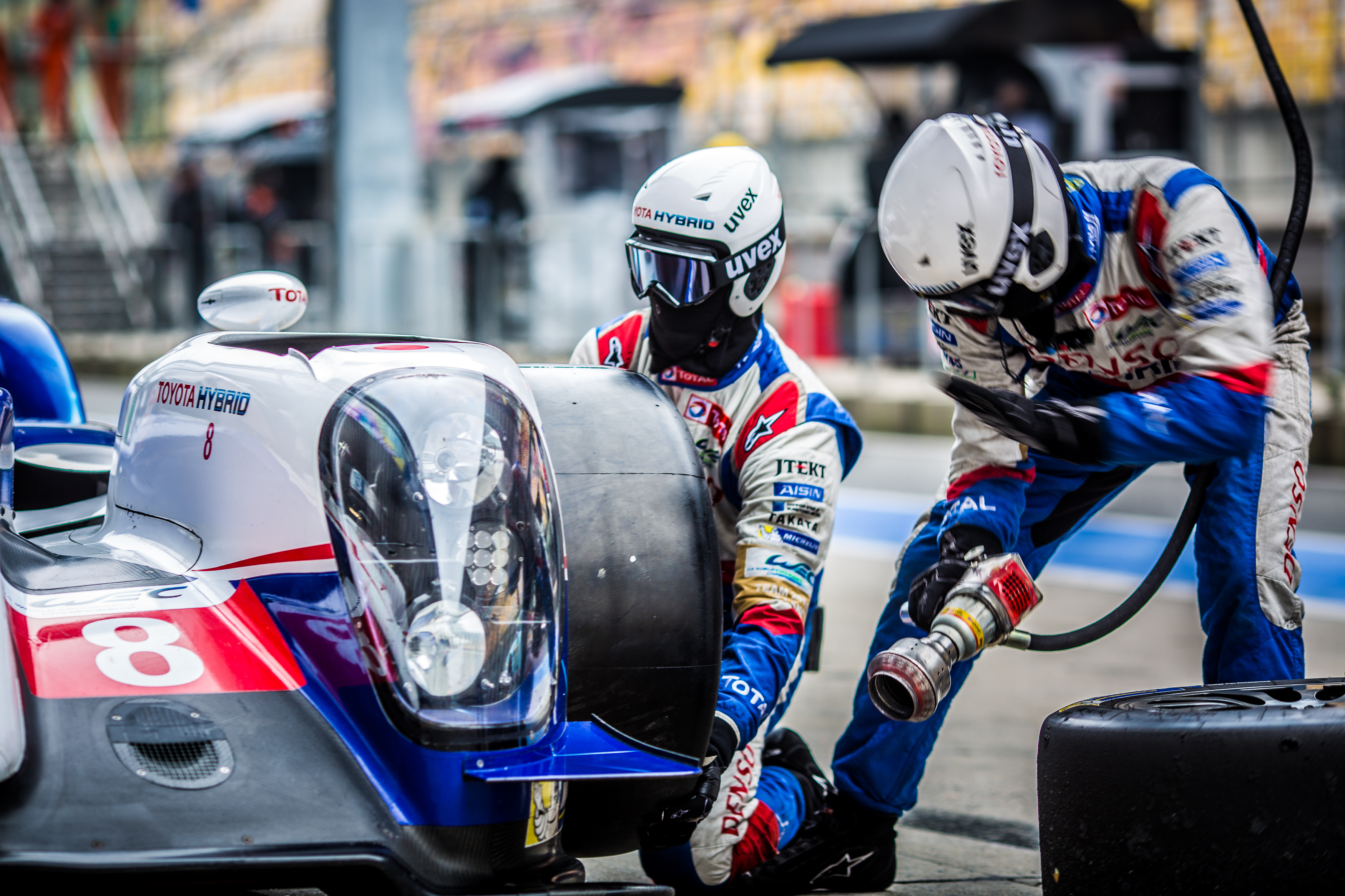 FIA WEC Shanghai Toyota tyre change